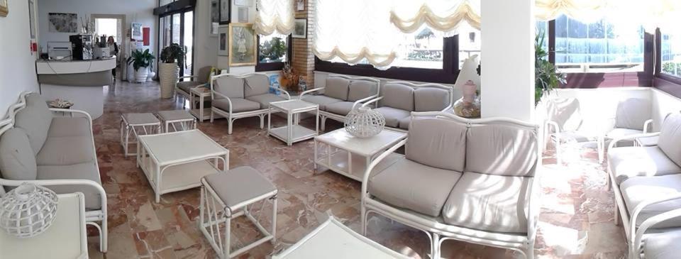 Hotel Delle Rose Lido Di Savio Kültér fotó
